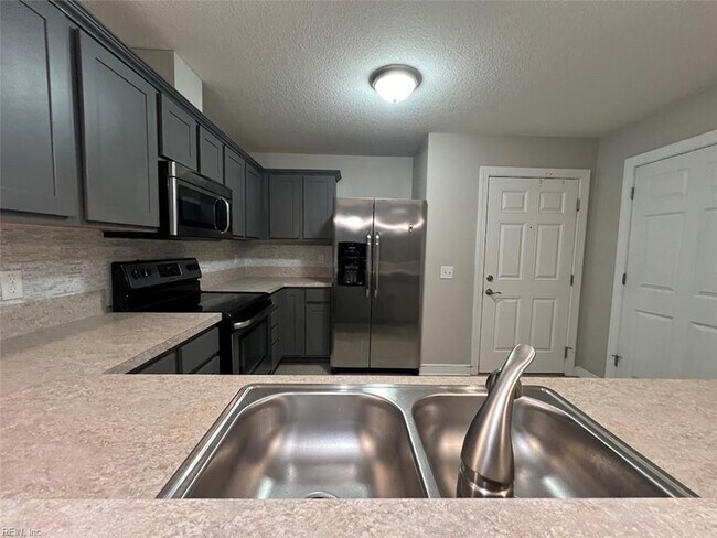 Building Photo - 1016 Thoroughgood Wy