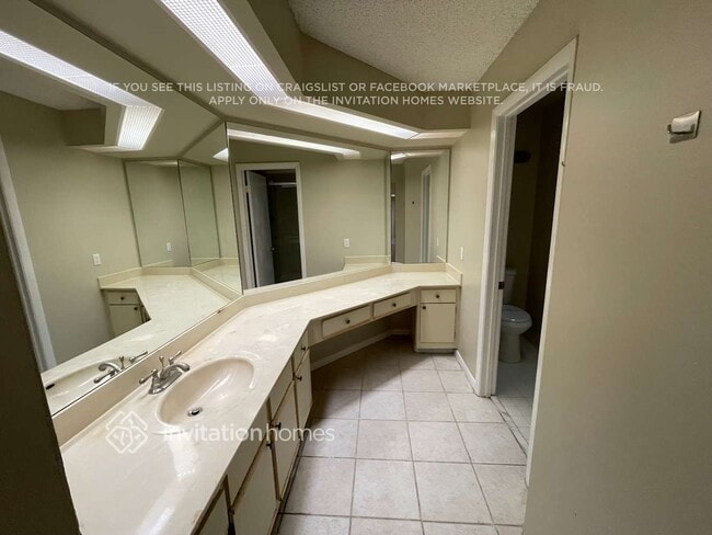 Building Photo - 1930 NW 39th Ave