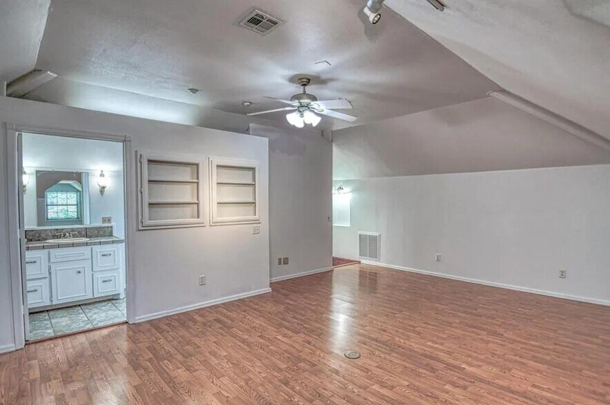 Building Photo - 3609 Hampton Ct