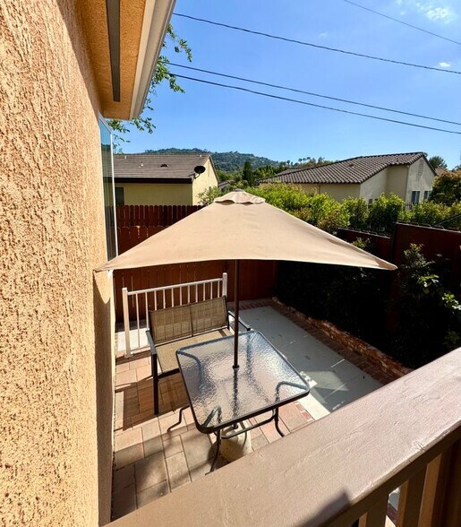 Building Photo - 10740 Aqua Vista St
