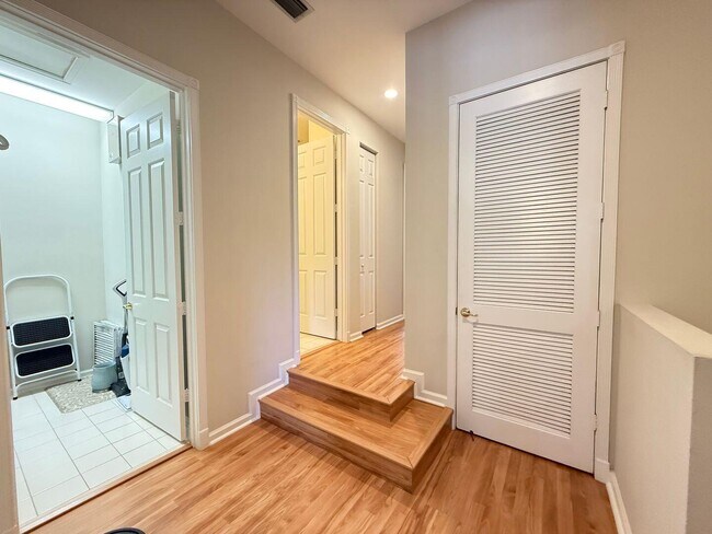 Building Photo - 6393 Bella Cir
