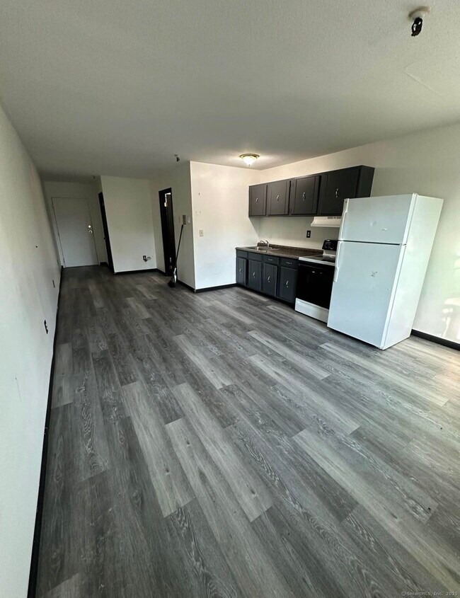 Primary Photo - 1660 E Main St