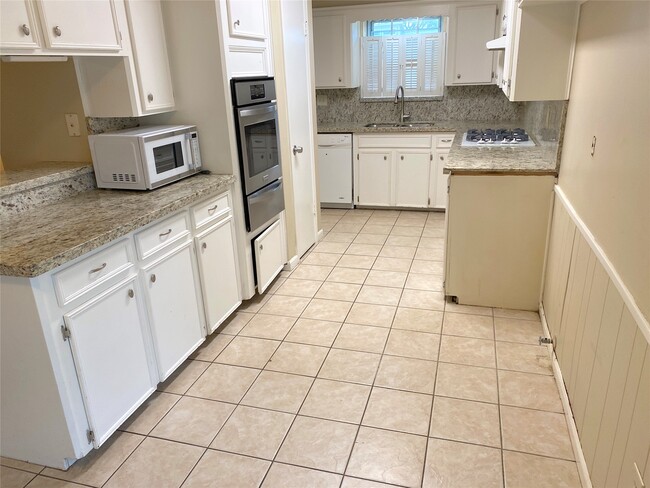 Building Photo - 22303 N Fork Dr