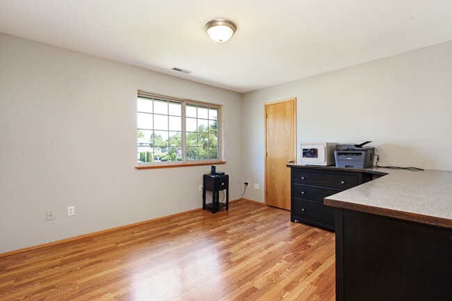 Building Photo - Beautiful 4 bedroom home in NE Tacoma!