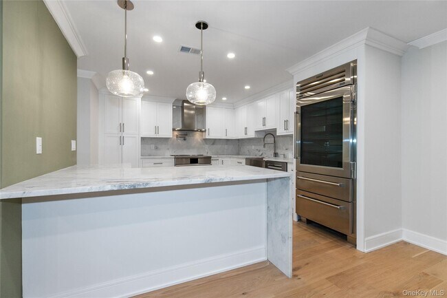 Building Photo - 18 Acorn Ponds Dr