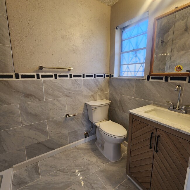 Building Photo - 2425 Kristen Dr