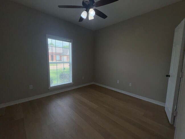 Building Photo - For Rent in Brandon School District!