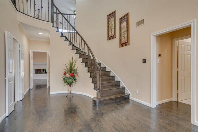 Building Photo - 2613 Brookside Dr