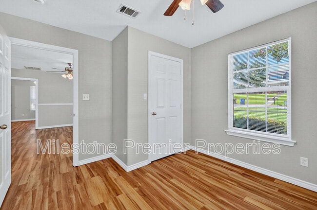 Building Photo - 1219 W Elm St
