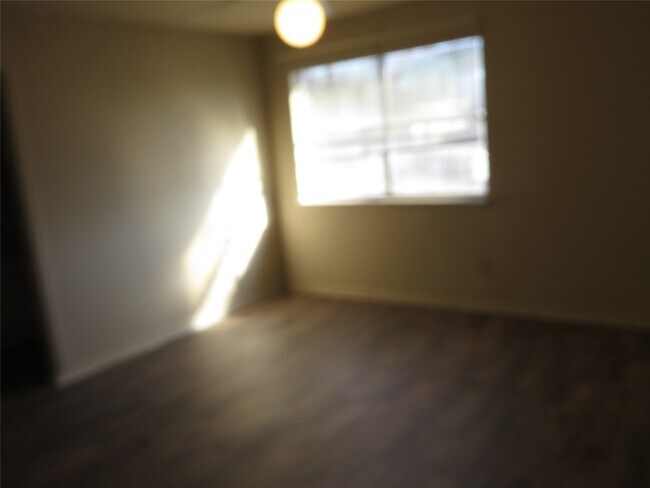 Building Photo - 4527 Terrace Manor Dr