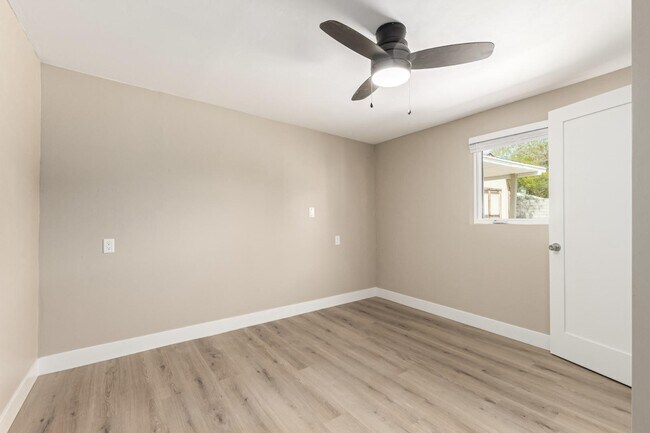 Building Photo - 4519 N 8th Pl