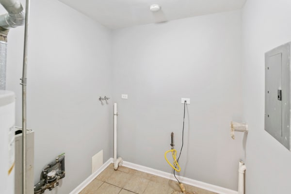 Building Photo - 594 Andover St