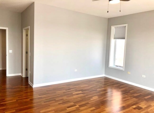 Building Photo - 5036 W Pensacola Ave