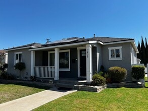Building Photo - 3 Bed 2 Bath Home For Rent in an Excellent...