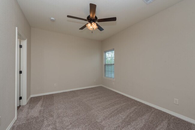 Building Photo - 1420 Holleman Dr