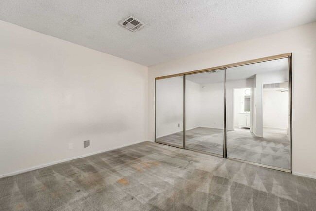 Building Photo - Spacious One-Bedroom Condo for Rent!