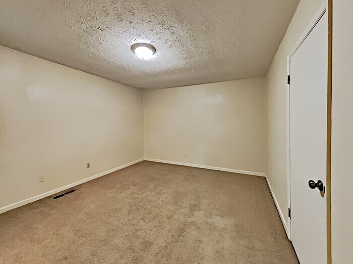 Building Photo - 8401 Beechwood Trce