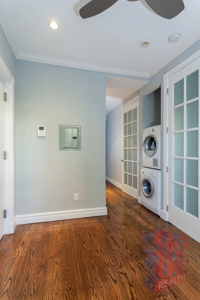Building Photo - 326 E 35th St