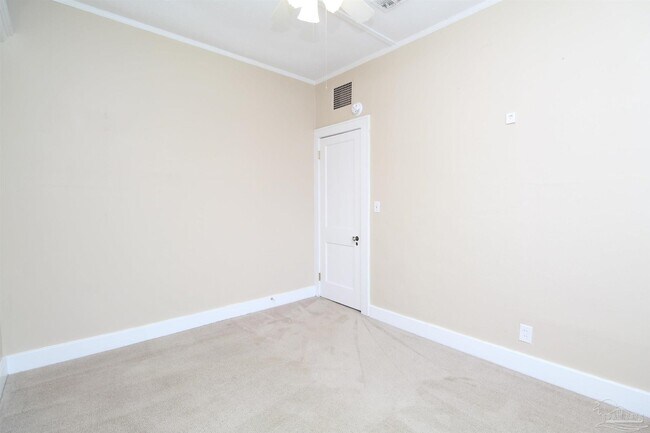 Building Photo - 1504 E Strong St