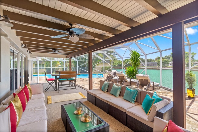 Building Photo - 6106 Royal Poinciana Ln