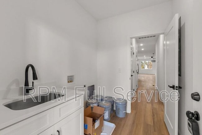 Building Photo - 2109 14th Ave N