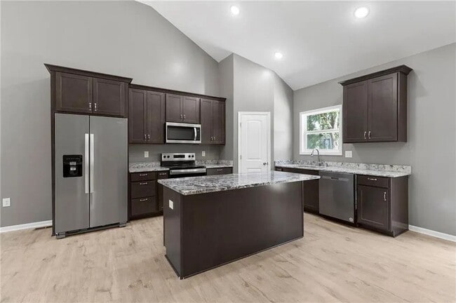 Building Photo - 135 Cedar Ct