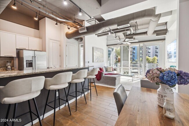 Building Photo - 1 E Lexington Ave