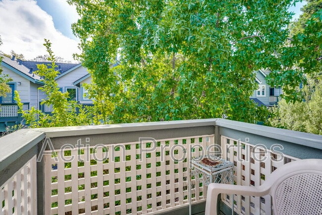 Building Photo - 409 Hillwood Ct