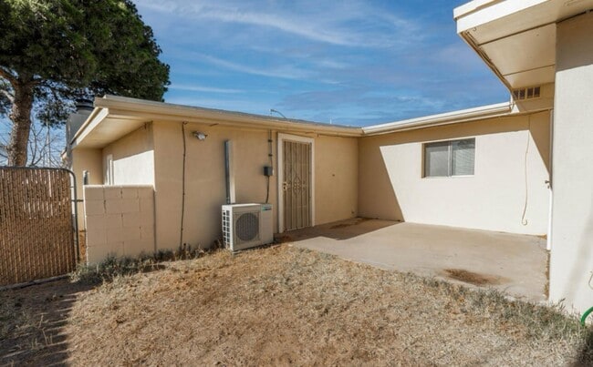 Building Photo - 1710 Betty Cir
