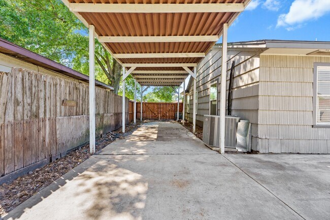 Building Photo - 3209 Chestershire Dr