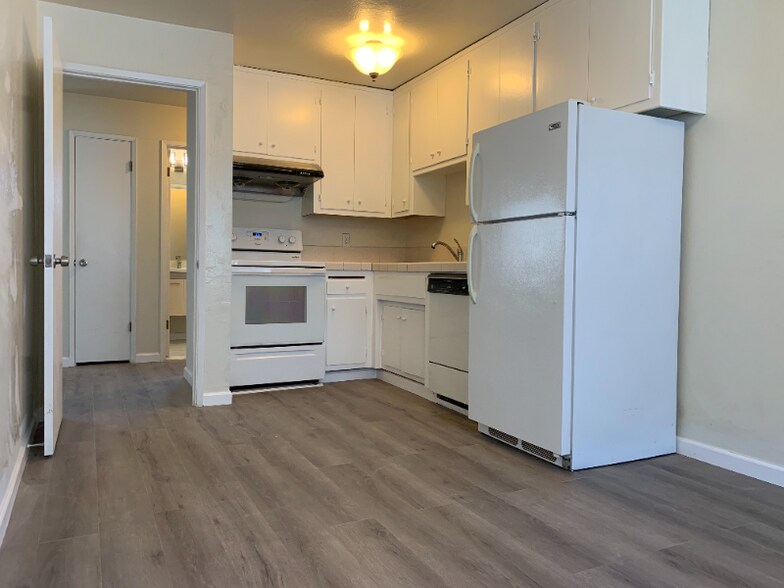 Building Photo - 729 Highland Ave