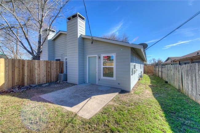 Building Photo - 2400 Burleson Ct