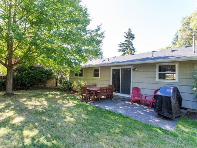 Building Photo - Beautiful 3 Bedroom Ranch Style Home in Cedar Hills with Remodeled Gourmet Kitchen!
