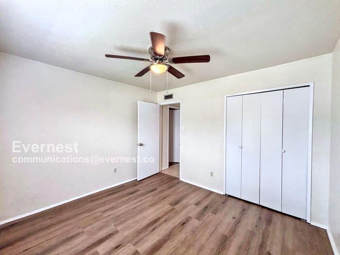 Building Photo - 5538 W Ridgecreek Dr