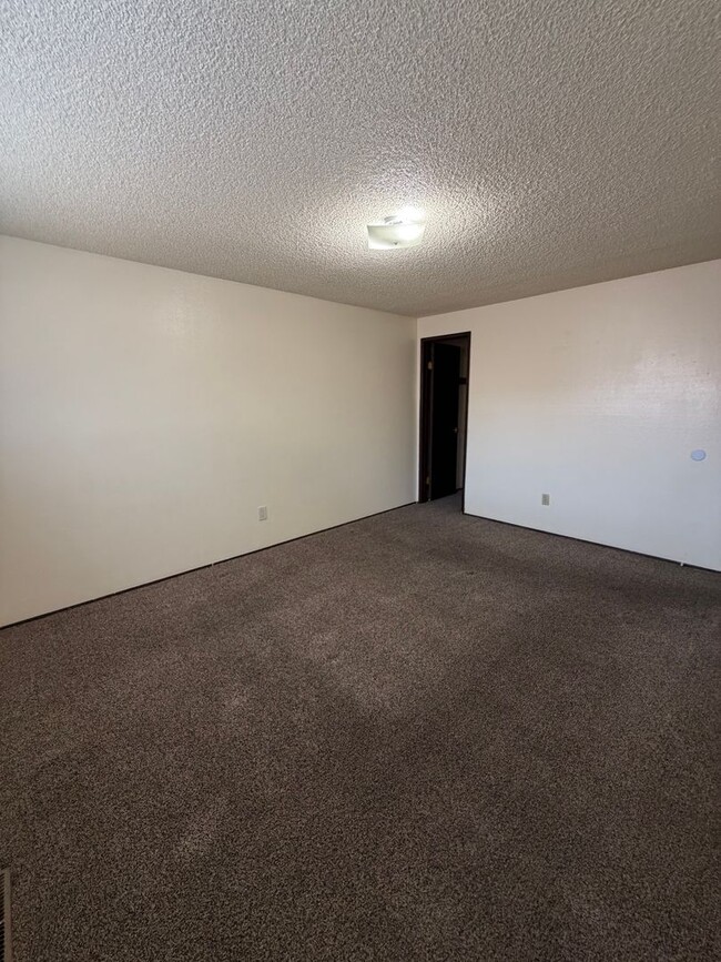 Building Photo - 2bed/ 1bath