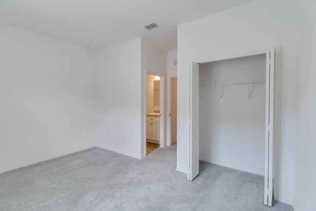 Building Photo - 2525 Carriage Pointe Loop