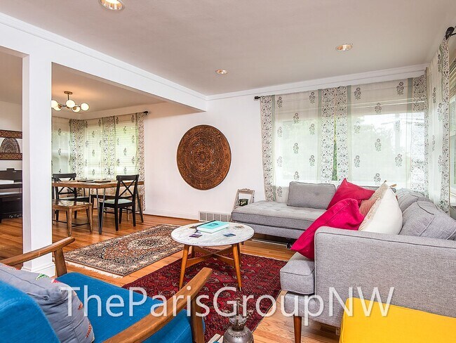 Building Photo - Renovated Magnolia Home – Open Floor Plan ...
