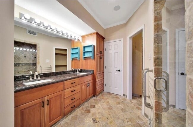 Building Photo - 12922 Lentando Dr