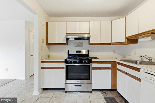 Building Photo - 3403 Waltham Ct
