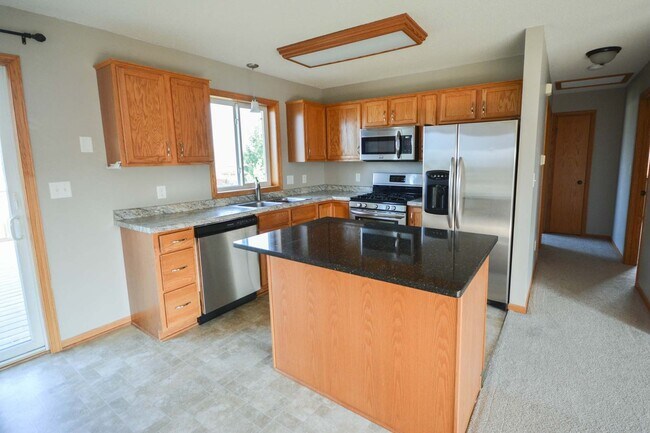 Building Photo - Great NW Home with Fenced Yard Near Gibbs Elementary