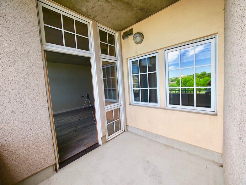 Balcony - 275 S Harrison St