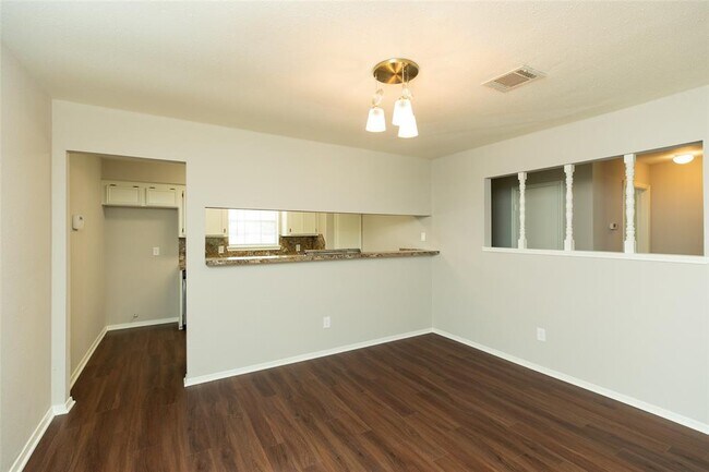 Building Photo - 2555 Halstead Dr