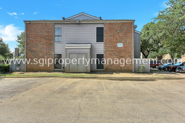 Building Photo - 2101 Count Fleet Dr