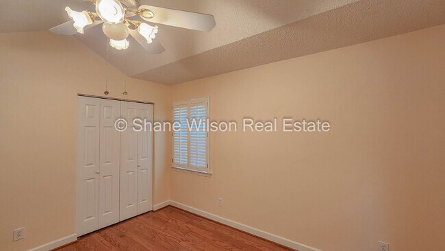 Building Photo - Spacious 3-Bed, 3-Bath Townhouse in Dalton