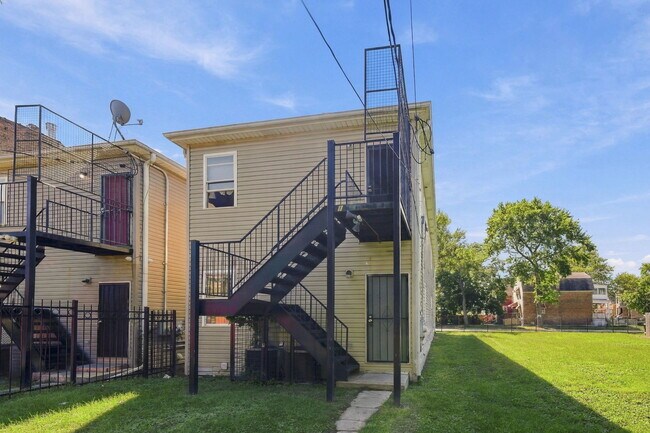 Building Photo - 1342 E 73rd St