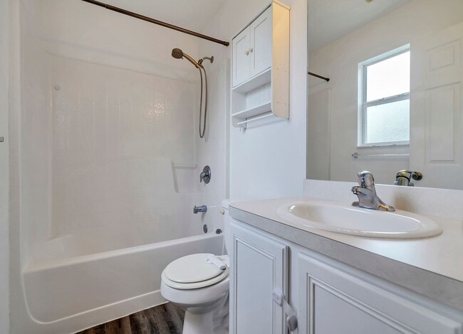 Building Photo - 109 Cabana Way