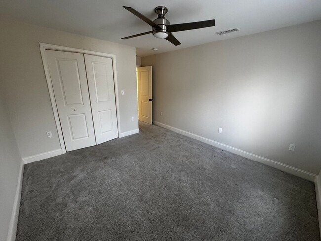 Building Photo - NEWLY RENOVATED EXPANSIVE 5BD 4BA BRIGHTWOOD HOME