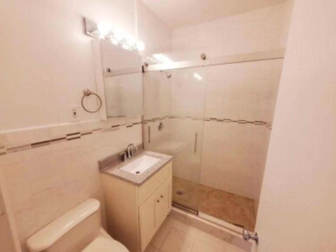 Building Photo - 573 Washington St