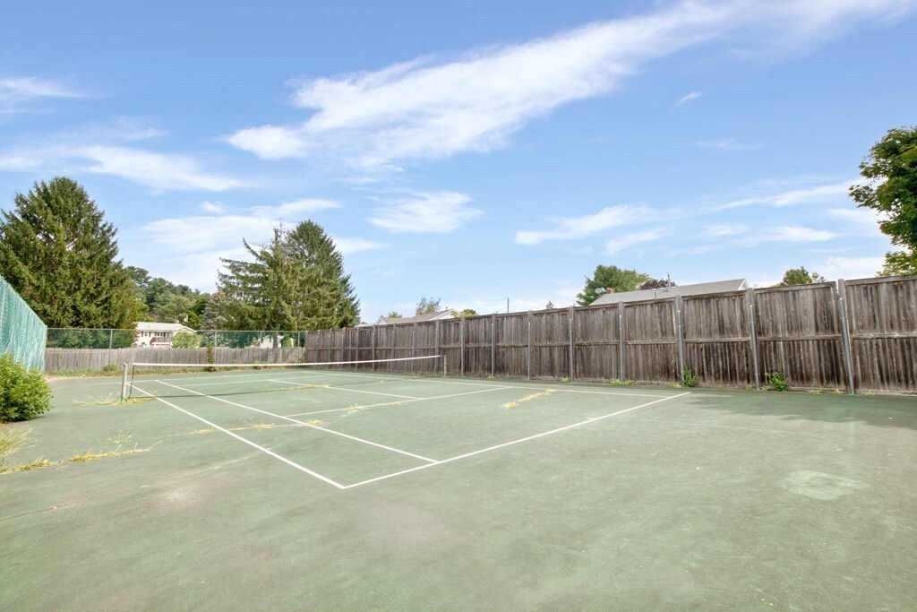 Building Photo - 3 Hallmark Gdns