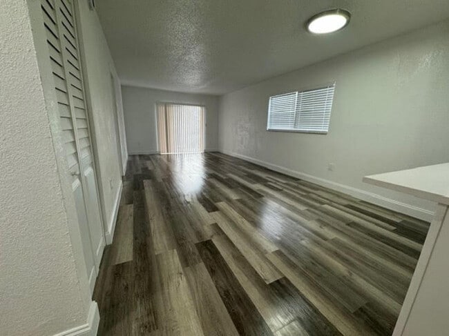 Building Photo - 5525 SW 41st St